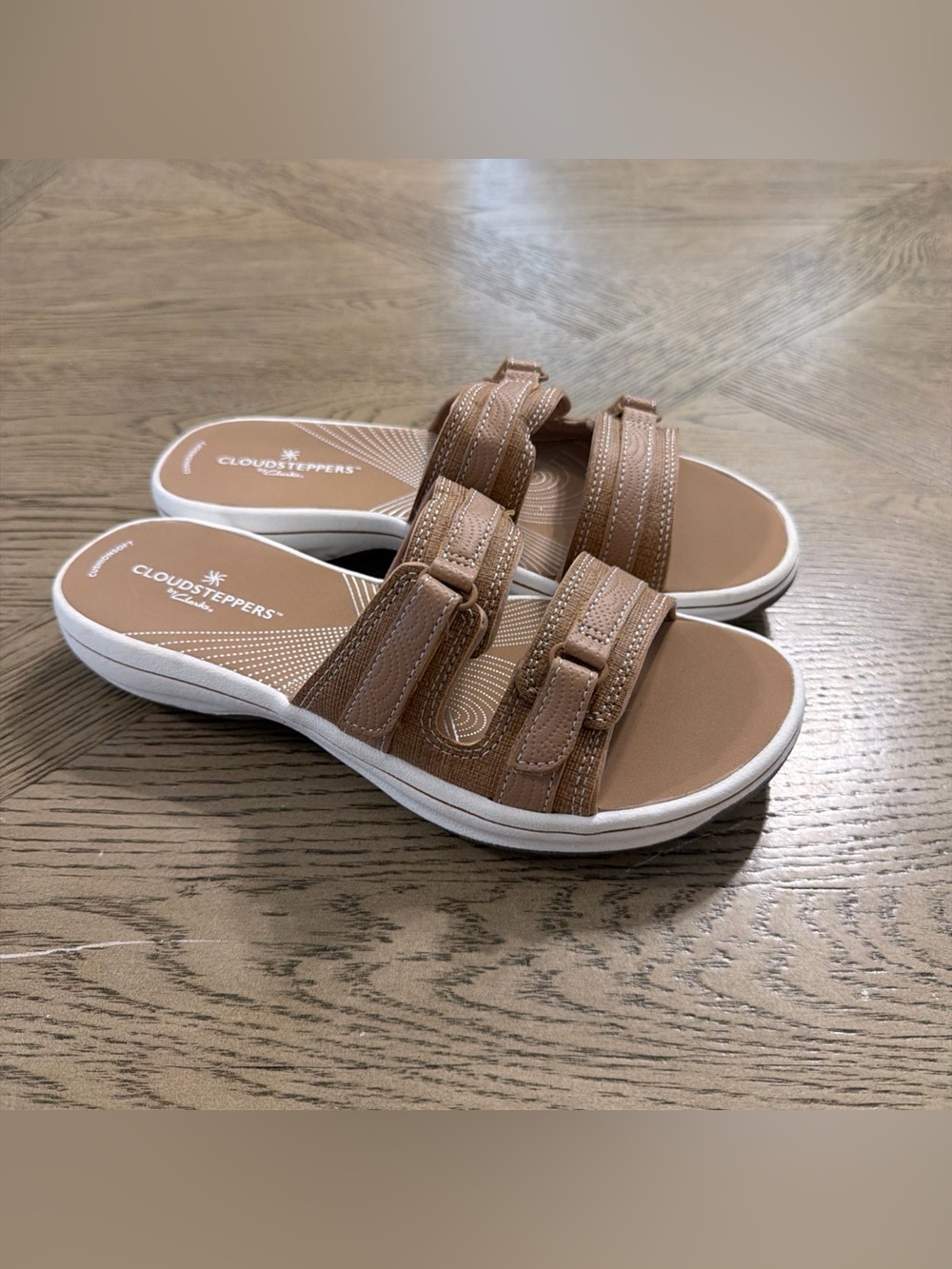 Clarks Cloudsteppers Breeze Piper sandals 6